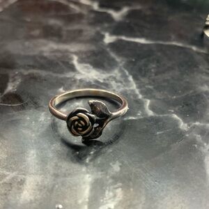 Elegant Rose Design Silver Ring